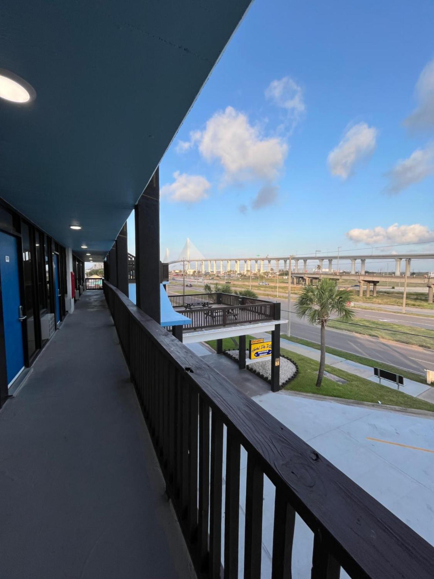 Deville Motel