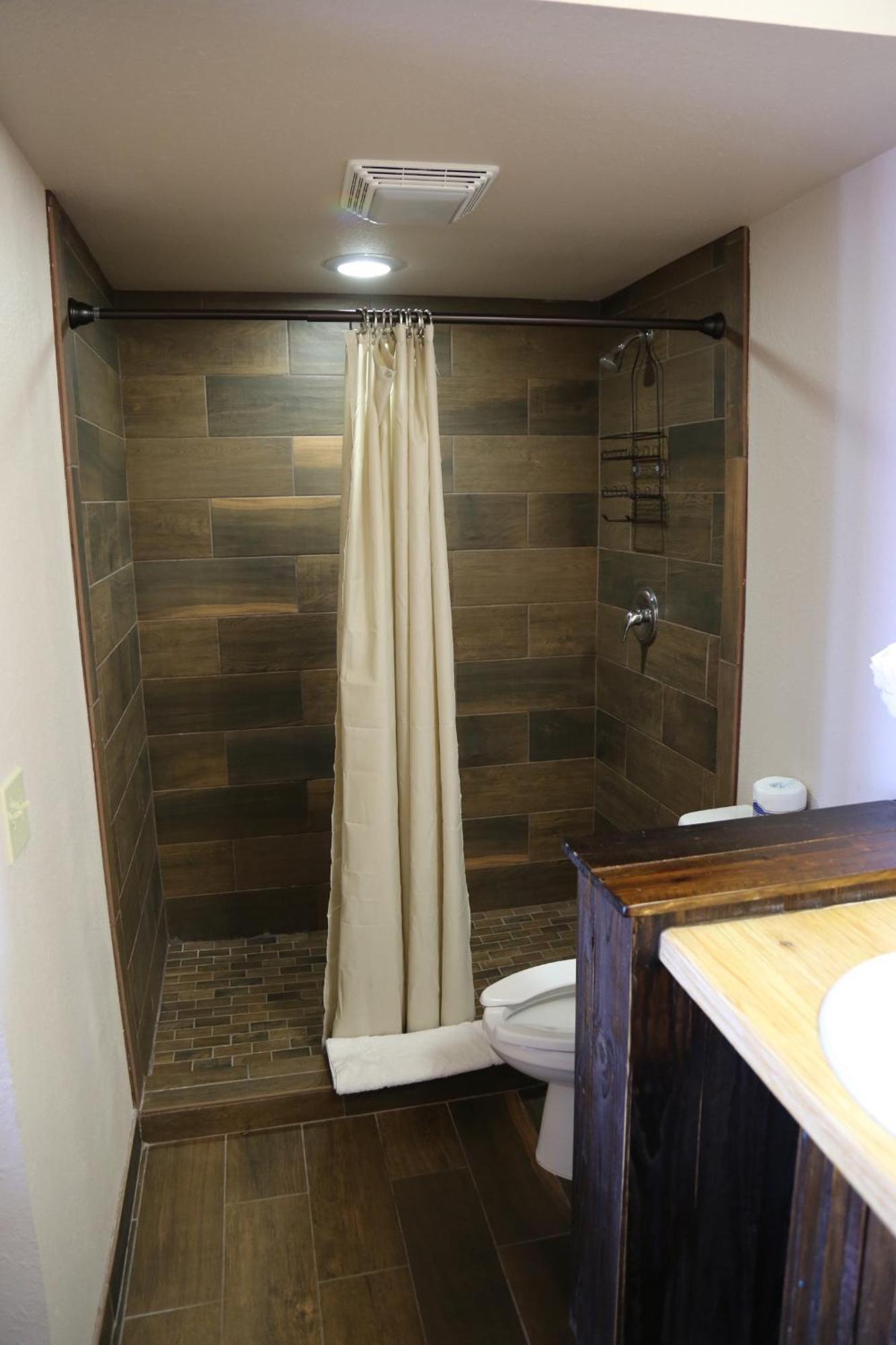 Deville Motel 2*